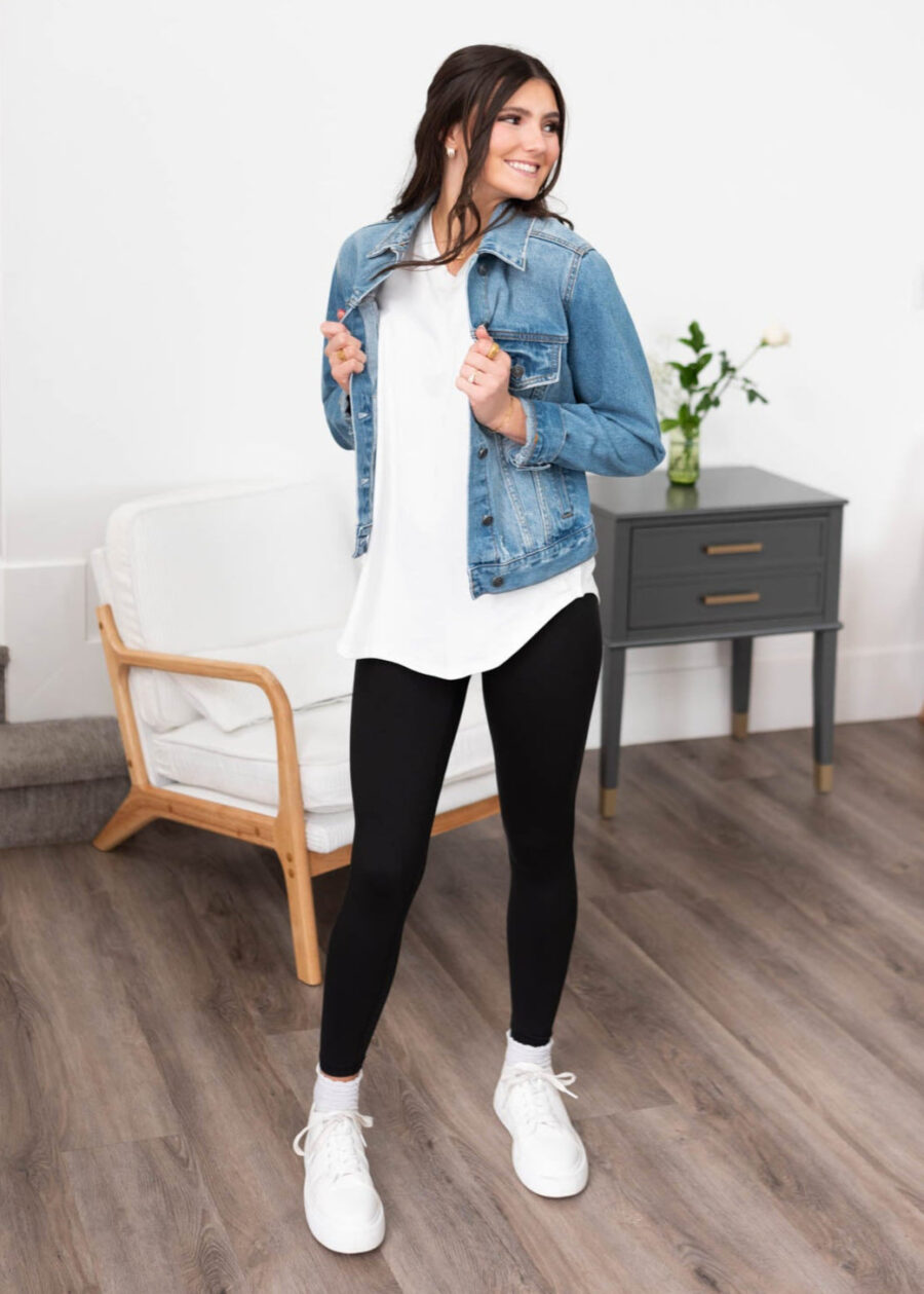 TheClassicWhiteV-NeckTop_DSC9328.jpg The Classic White V-Neck Top